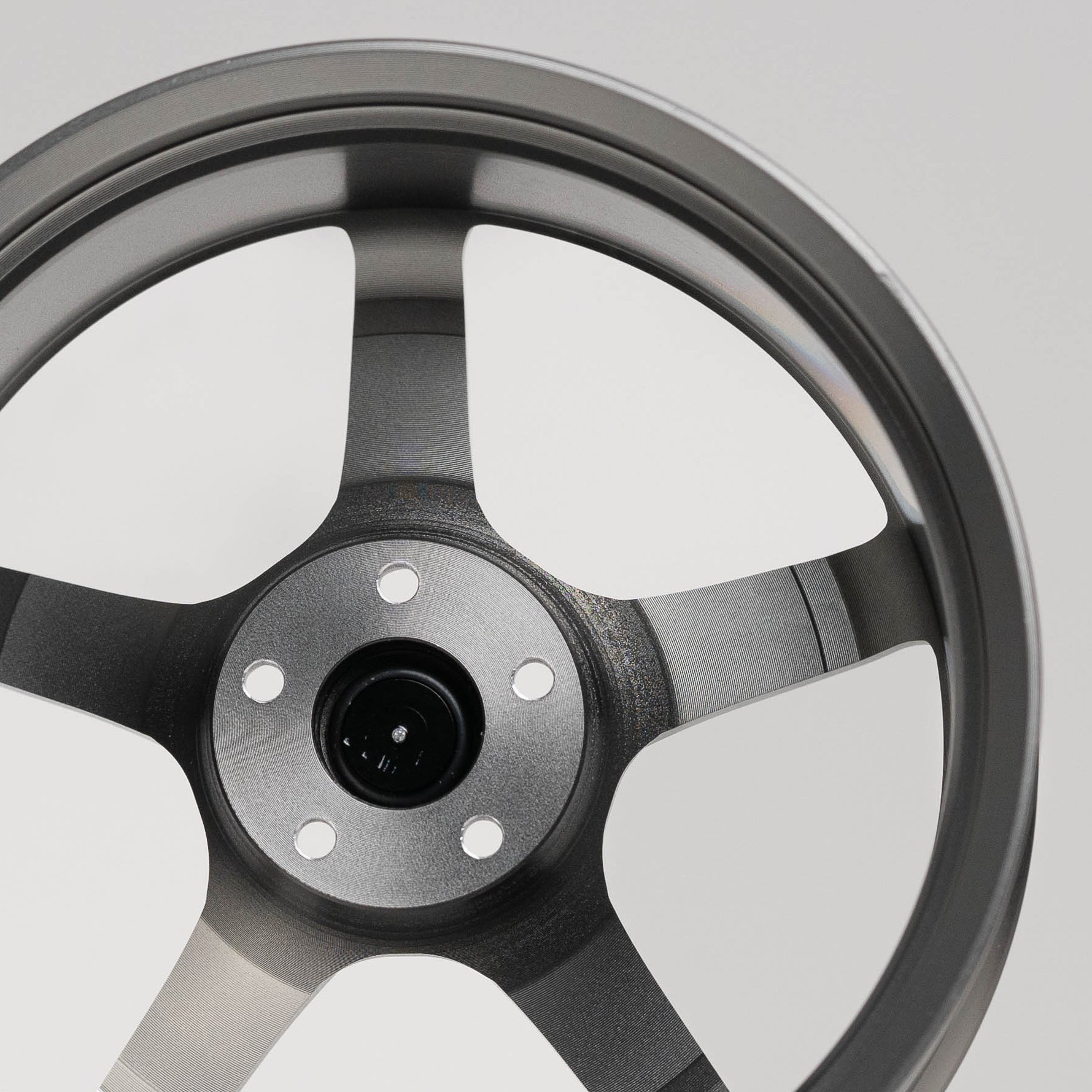 TE37 | Platinum Grey | Red