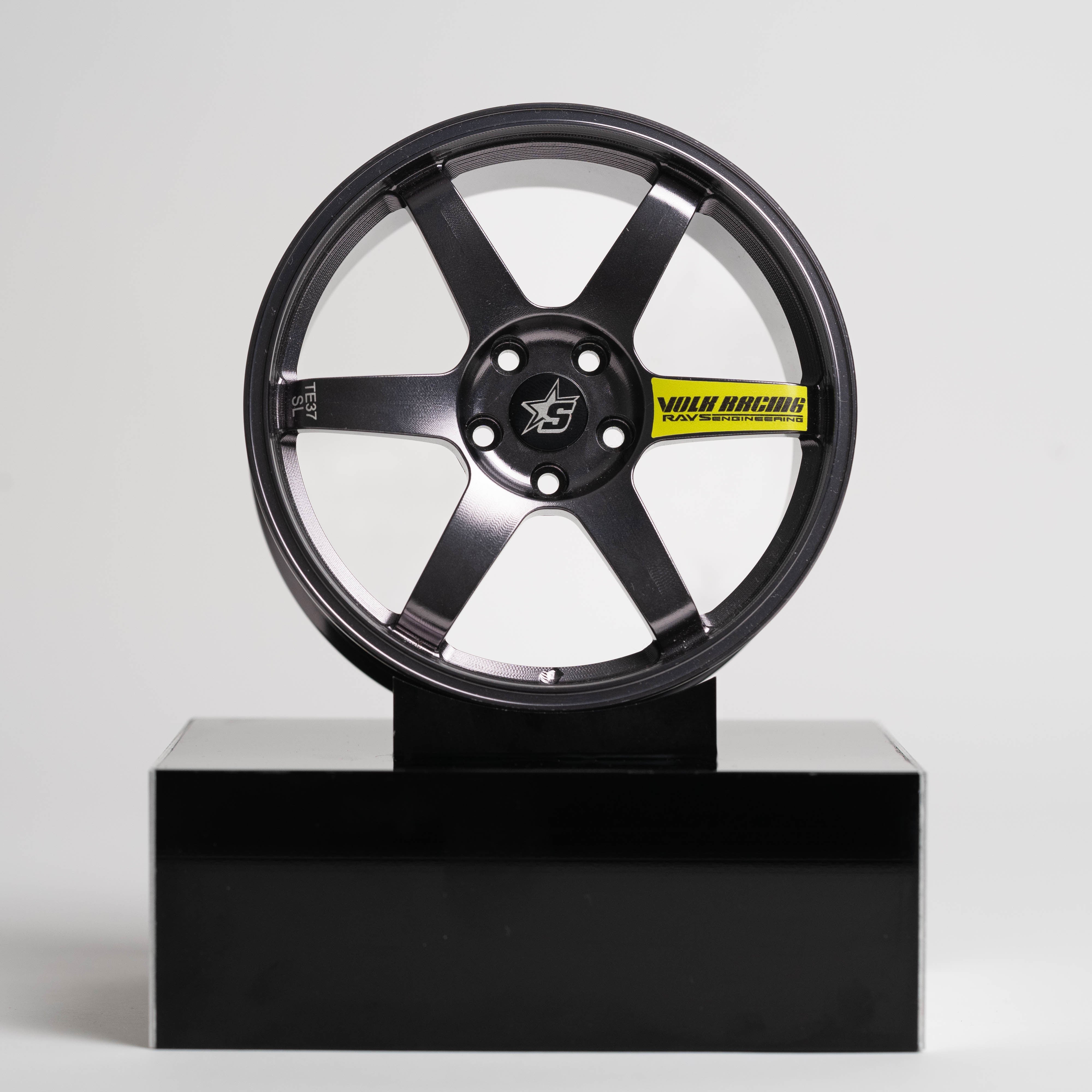 TE37 | Platinum Grey | Yellow