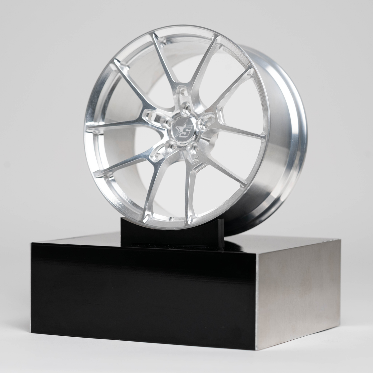 G025 | Diamond Silver